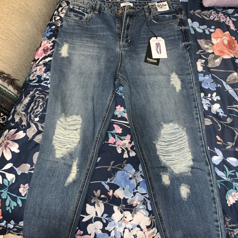 A brand new pair of kensie jeans 🥰